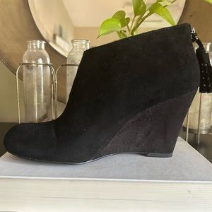 ANNE KLEIN | black leather suede booties